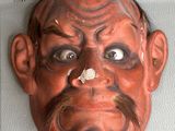 le visage d'un homme portant une moustache