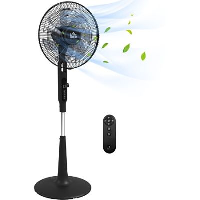 un ventilateur noir posé sur un pied, à côté d'une télécommande