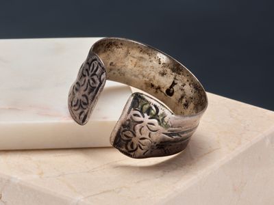 Bracelet jonc ouvert en argent supérieur à 800 millièmes à d…