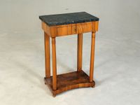 Petite console en acajou et placage d'acajou ouvrant à un ti… (photo 3)