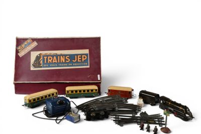 un circuit de train posé à côté d'une boîte de rails
