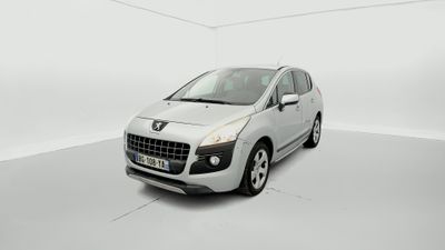une image représentant une voiture blanche dans une pièce blanche