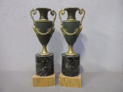 deux vases superposés