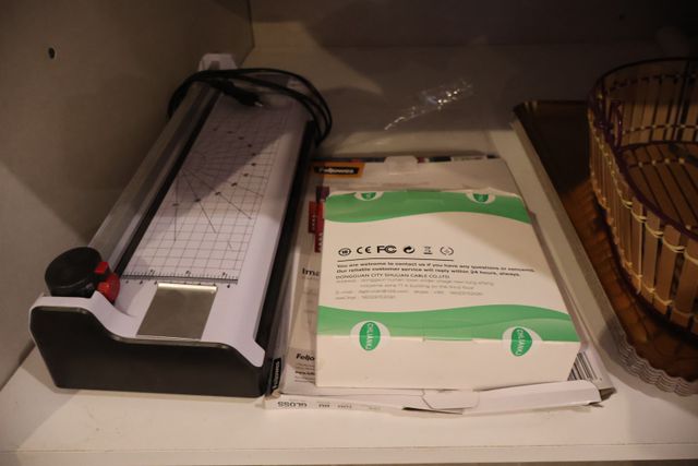 Plastifieuse, lot de serviettes papiers, cartonnage