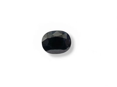 un diamant noir sur fond blanc