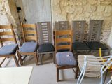 le nombre de chaises alignées dans une pièce
