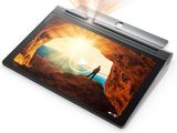 une tablette sur laquelle se tient une personne, avec une vidéo qui sort de l'écran