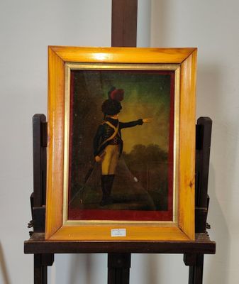 une photo d'un tableau représentant un soldat, posé sur un socle