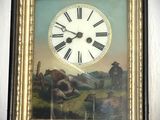 une photo d'une horloge accrochée au mur