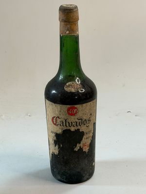 1 bouteille CALVADOS 1965 (étiq déchirée)