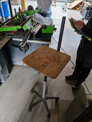 Etabli d'atelier mobile sur roulettes en bois, métal et PVC