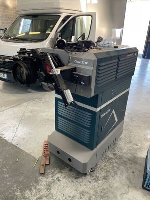 l'image d'une machine dans un garage