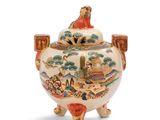 une image représentant un vase blanc et rouge orné d'un lion