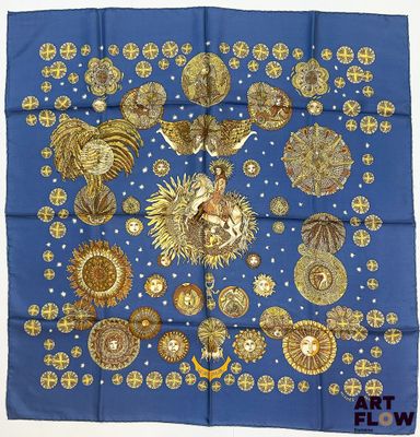 une image représentant une écharpe bleue et dorée ornée d'un tournesol