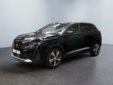 un SUV noir garé dans une pièce aux murs blancs