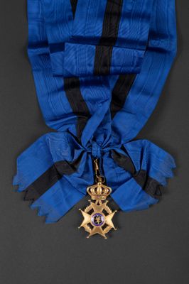 an image of a blue and black ribbon with a gold star on it