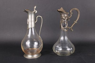 paire de vases anciens en verre plaqué argent sur fond noir