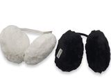 deux paires de cache-oreilles noirs et blancs et une paire de cache-oreilles noirs et blancs