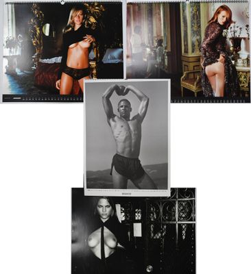 quatre photos en noir et blanc d'une femme en lingerie