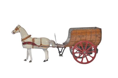 un cheval en peluche tirant une calèche avec un panier à l'arrière