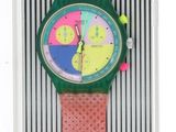 une photo d'une montre rose avec un cadran vert