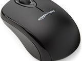 La souris d'ordinateur est noire et comporte un logo blanc.