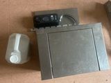 vue de dessus d'un micro-ondes et d'un grille-pain posés par terre