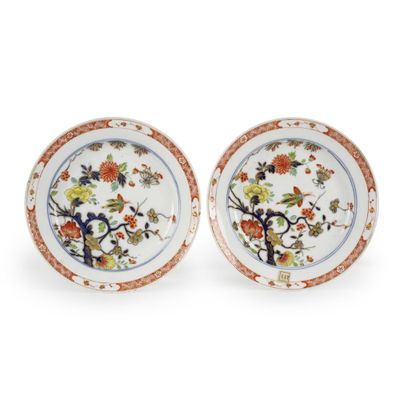 paire d'assiettes chinoises ornées de fleurs et d'oiseaux