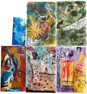 six tableaux de couleurs et de tailles différentes sont exposés sur un fond blanc