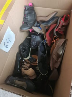 Palette d’environ 100 kg de chaussures – Mixte (été / ville)…
