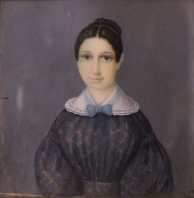 tableau représentant une femme en robe bleue à col blanc