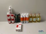 de nombreux types de produits de soins de la peau sur la table