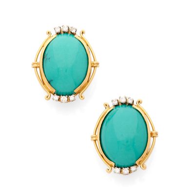 une paire de boucles d'oreilles en turquoise et diamants