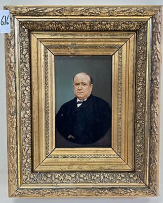 A. FREBOURG. Portrait d'un homme en costume. Photographie co…