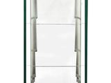 la vitrine en verre est munie d'un miroir sur le dessus