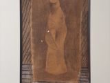 tableau représentant une femme vêtue d'une robe blanche et d'un chapeau marron