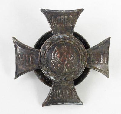 RUSSIE IMPERIALE. Insigne en cuivre argenté du régiment de G…