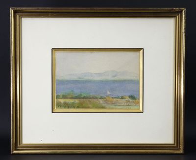 un tableau représentant une vue sur l'océan avec un voilier au loin