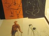 plusieurs dessins représentant un homme assis sur une chaise devant un tableau