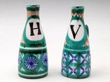 two vases that have the letters h and v on them
