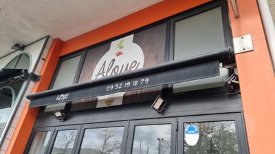 Store en toile noire siglée "ALOYE et numéro de téléphone".