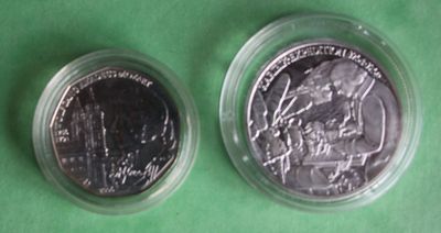 two quarters of the united states are shown on a green surface