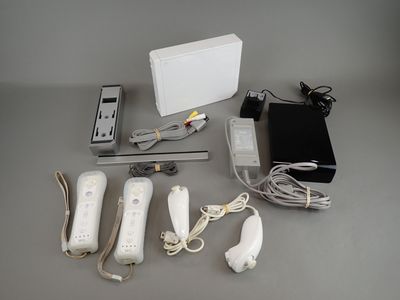 a lot of electronic items that are sitting on a table