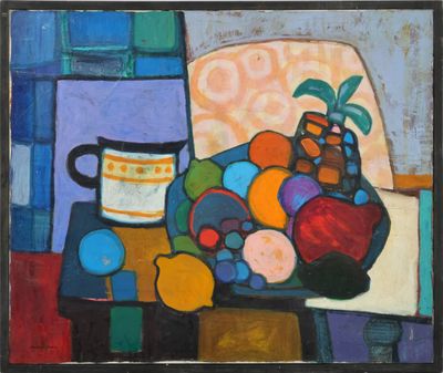 une peinture représentant une corbeille de fruits et une tasse posées sur une table