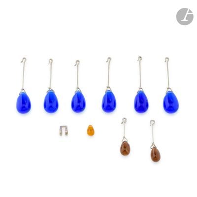 a close up of a group of fishing hooks and hooks