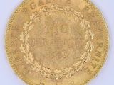une image représentant une pièce d'or ornée d'une couronne