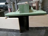 a machine that is sitting on a table in a room