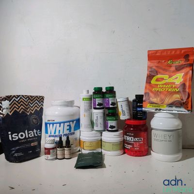 many different types of vitamins and supplementss on the counter