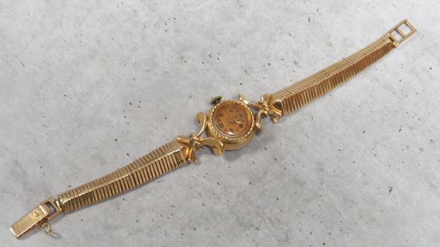 Montre bracelet de dame en or jaune 750 millièmes, la montre de f...