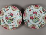 paire d'assiettes de la famille chinoise avec oiseaux et fleurs